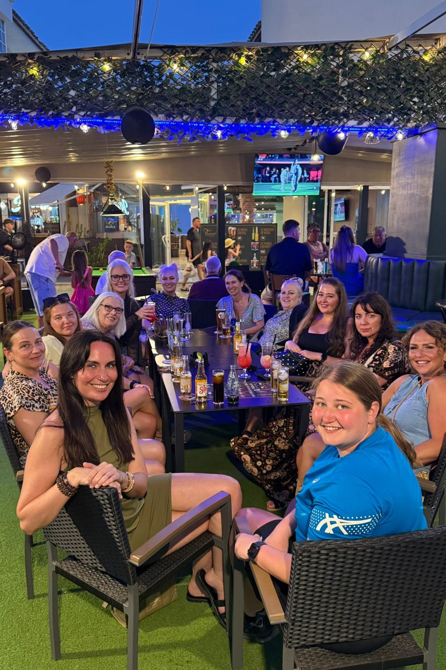 Friends sharing drinks at a table at MT Pockets sports bar, Benalmádena