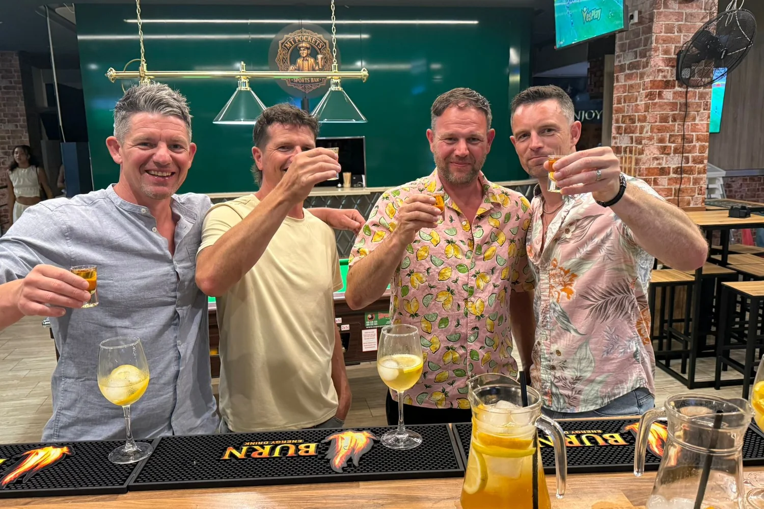Food and drinks at MT Pockets sports bar, Puerto Marina, Benalmádena: burgers, tapas, cocktails and pints